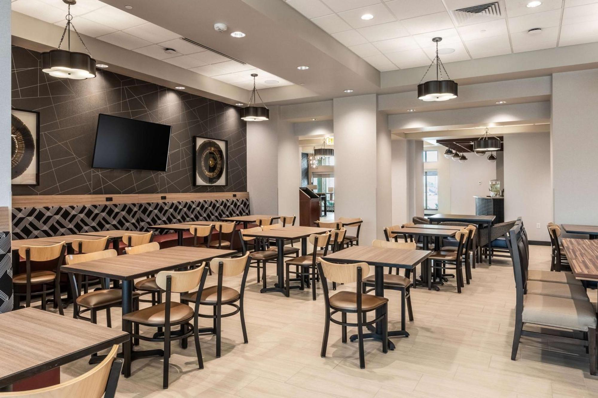 Drury Plaza Hotel College Station Exterior foto